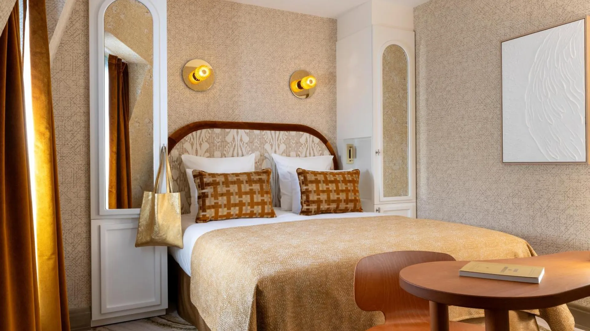 ****  Hotel des Carmes París Francia